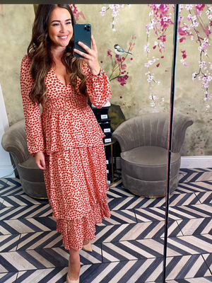 
            
                Load image into Gallery viewer, Red midi dress in a cute heart print
            
        